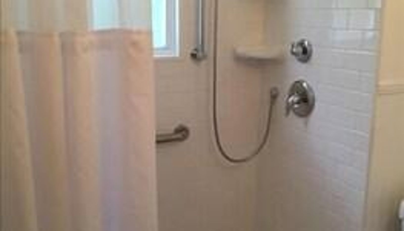Bagno - 3 Pines Cottage by Wagner Realty