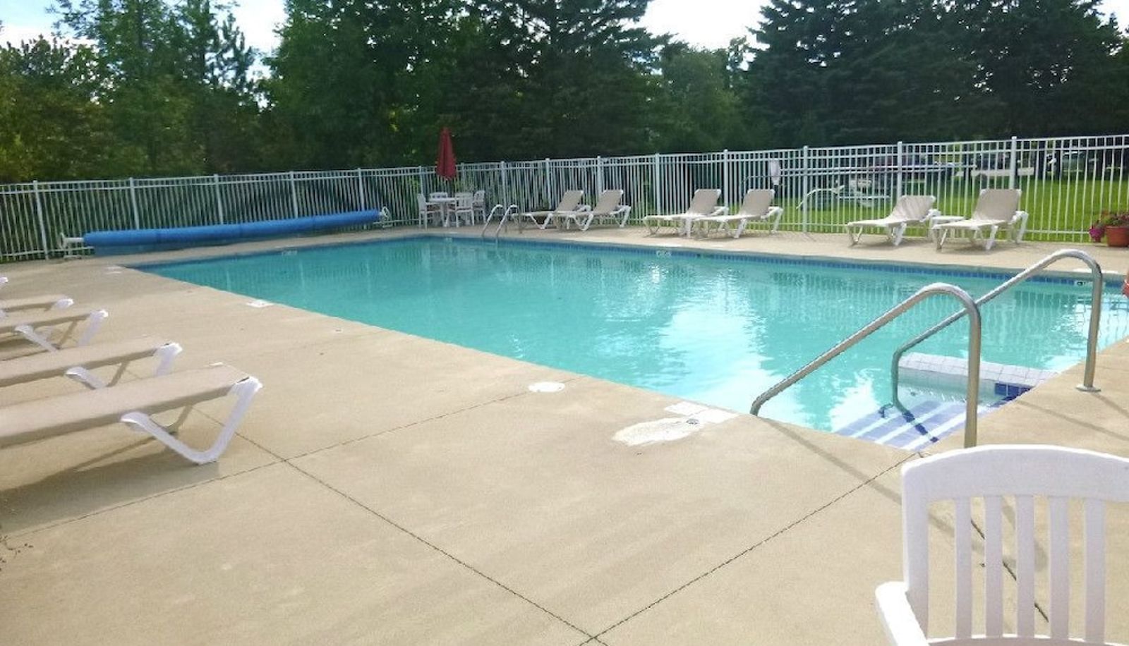 Pool - Settlement Courtyard Inn & Lavender Spa