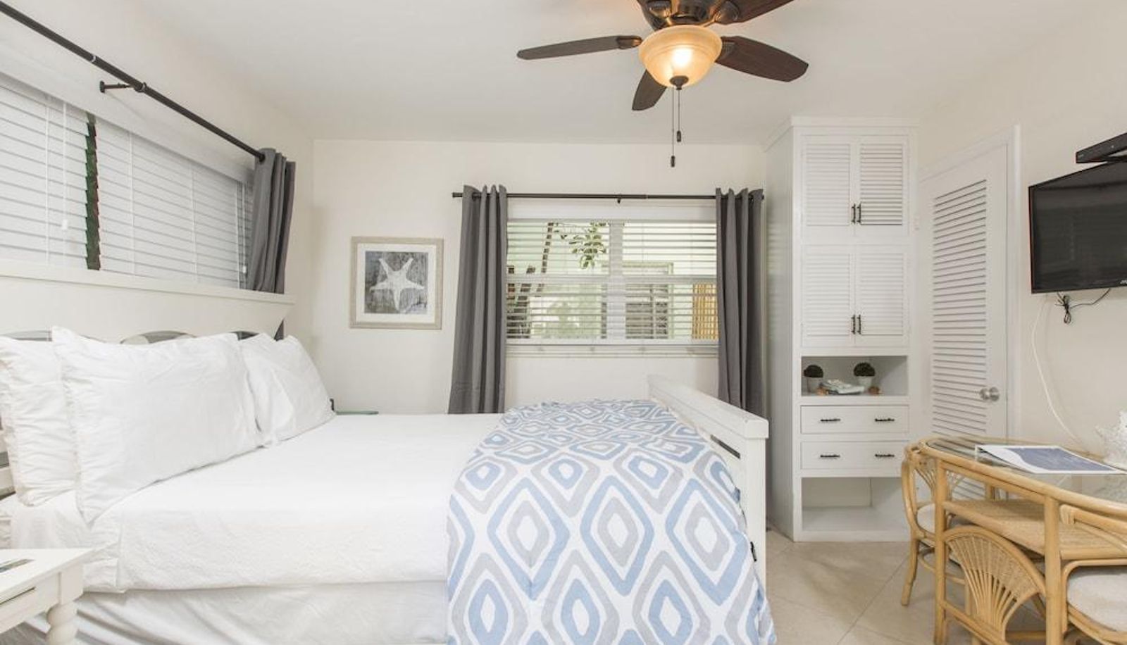 Apartment - Sunny Shores Inn & Suites