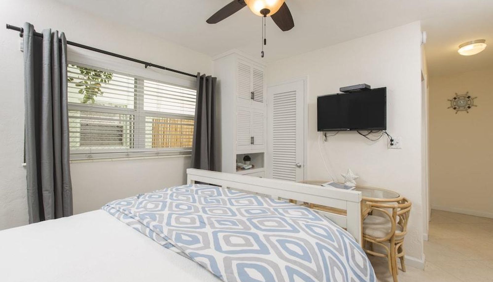 Apartment - Sunny Shores Inn & Suites