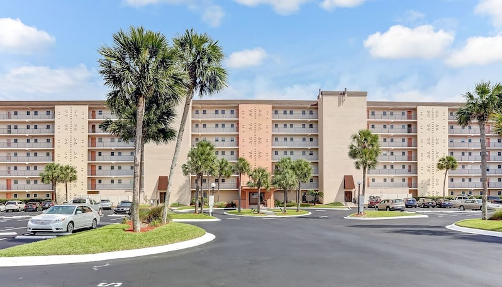 Apartment - Short Walk to the Beach by RedAwning Condo with Atlantic View from Private Patio