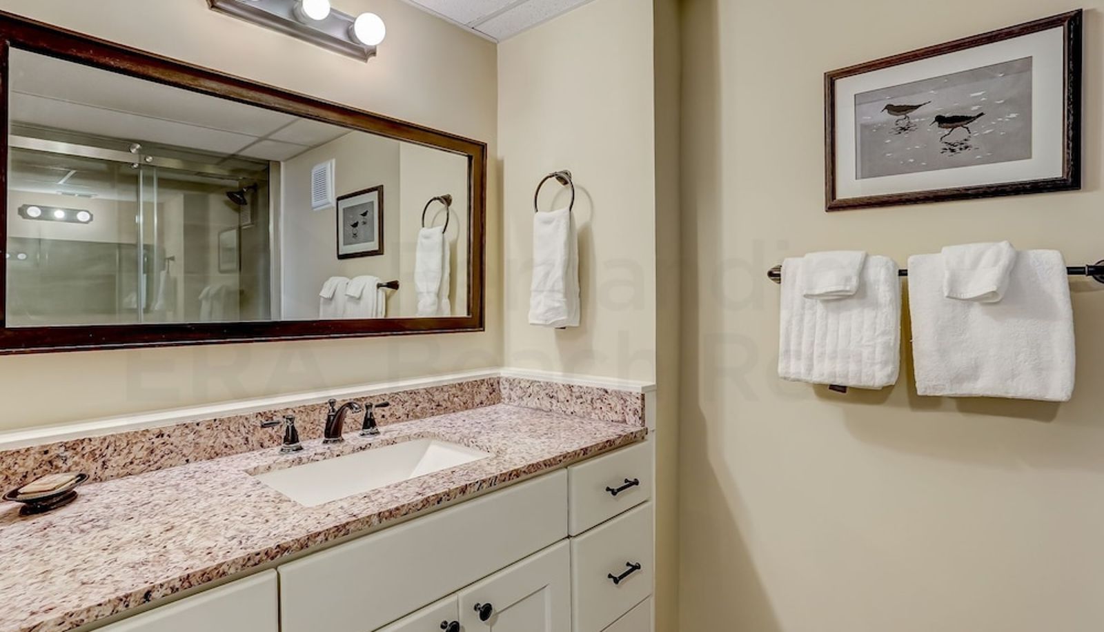 Apartment - Enchanting Ground Unit Condo Few Steps Away from the Ocean Side by RedAwning