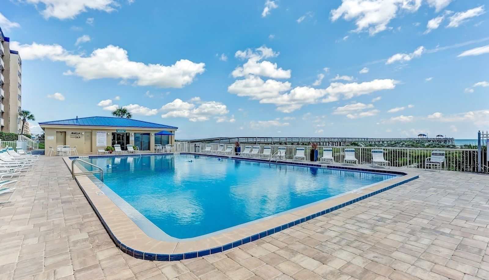Apartment - Enchanting Ground Unit Condo Few Steps Away from the Ocean Side by RedAwning