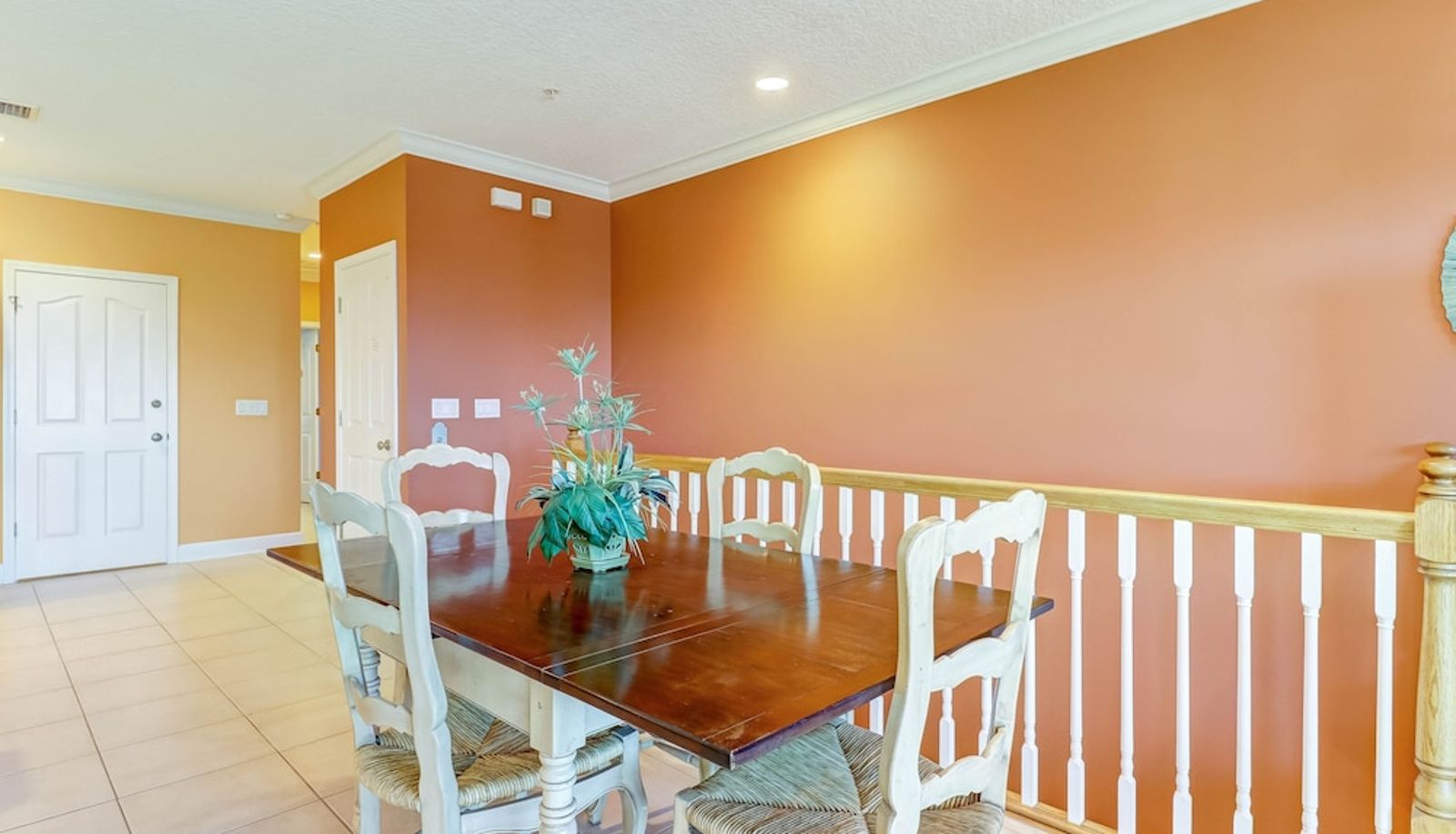 Apartment - Pet Friendly Condo with Private Parking and Elevator by RedAwning