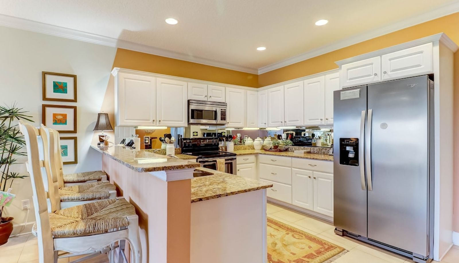 Apartment - Pet Friendly Condo with Private Parking and Elevator by RedAwning