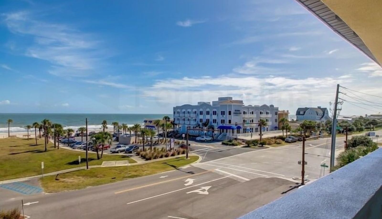 Apartment - Deluxe Condo at the heart of Main Beach by RedAwning