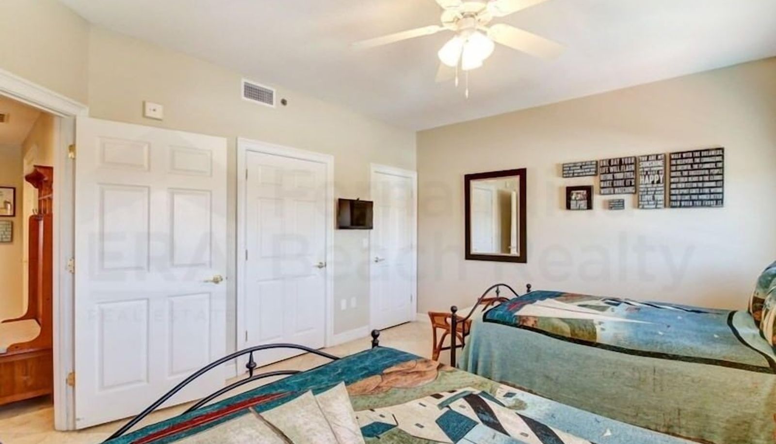 Apartment - Deluxe Condo at the heart of Main Beach by RedAwning