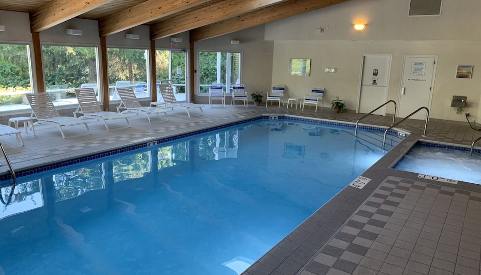 Piscina - AppleCreek Resort - Hotel & Suites