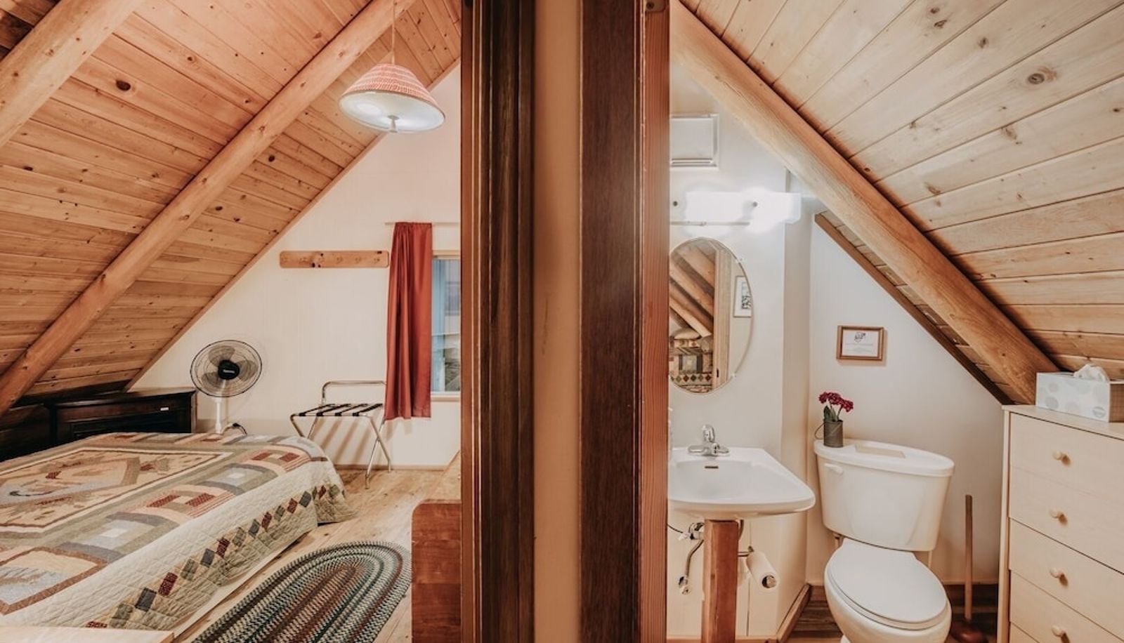 Standard room - 17mbr - Log  - Bbq - Pets Ok - Wifi - Sleeps 8 2 Bedroom Home by RedAwning