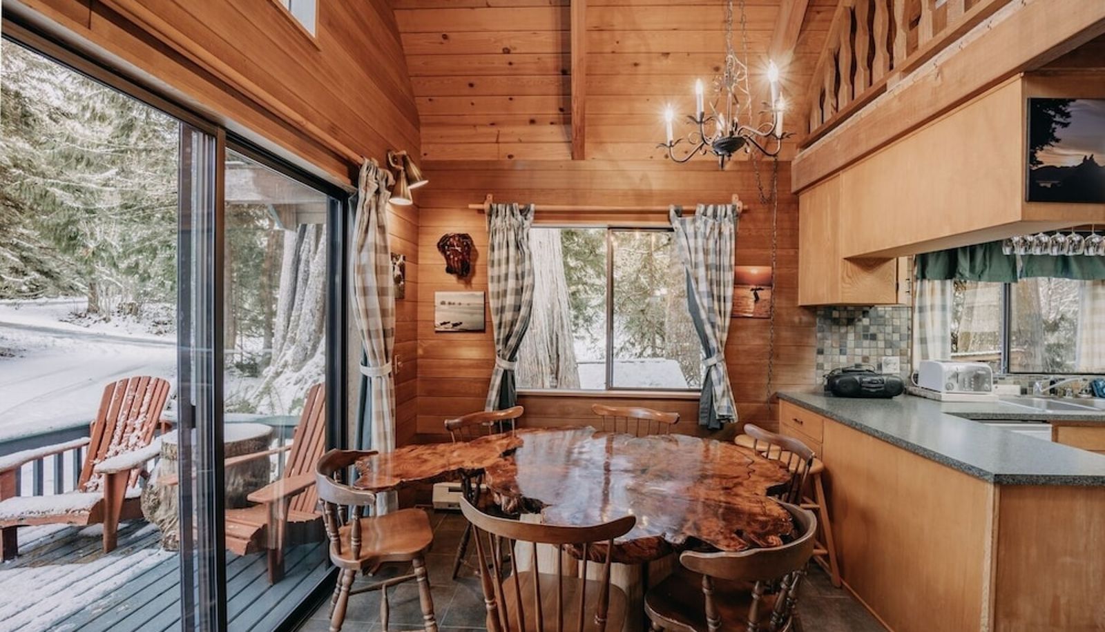 Standard room - 53mbr - Hot Tub - Wi-fi - Sleeps 6 1 Bedroom Home by RedAwning