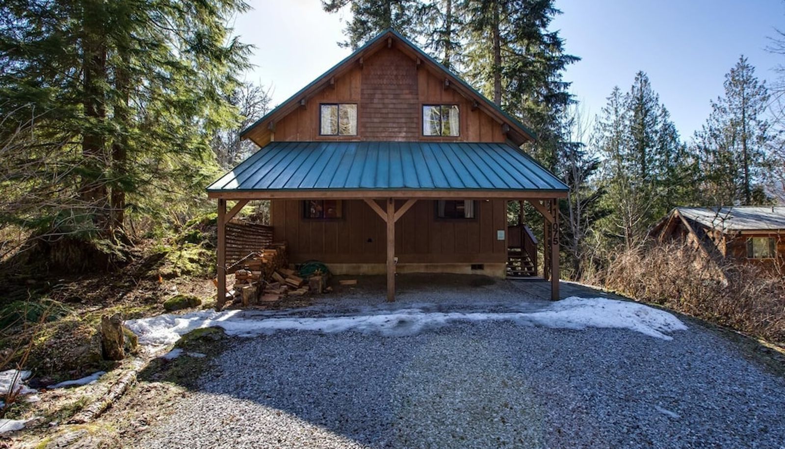Standard room - 44mbr - Hot Tub- Pets Ok - Wifi - Bbq - Sleeps 8 2 Bedroom Home by RedAwning