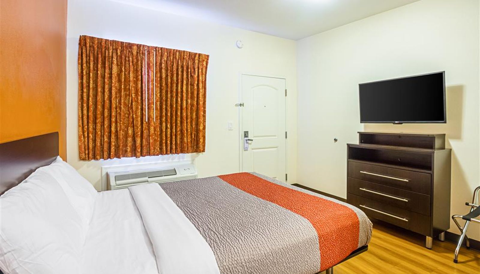 Zimmer - Motel 6 Hesperia CA East