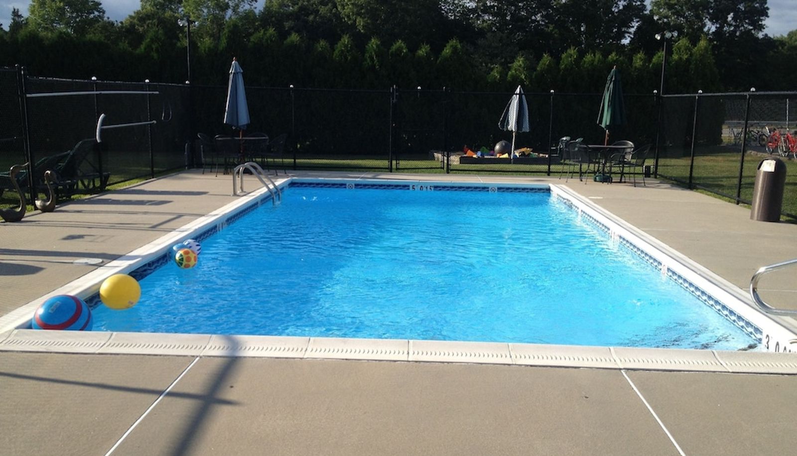 Pool - Phil & Anns Sunset Motel