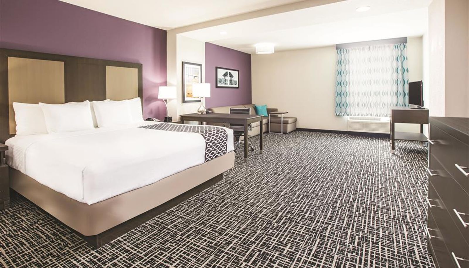 Room - La Quinta Inn & Suites by Wyndham Dallas Plano - The Colony