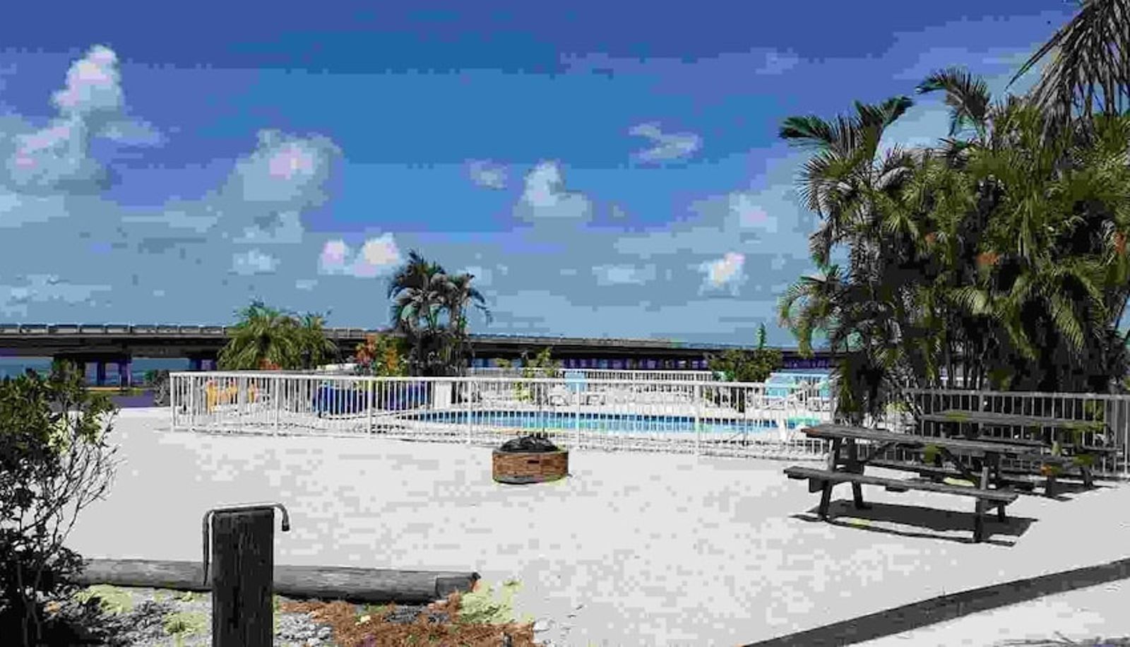 Piscina - Old Wooden Bridge Resort and Marina