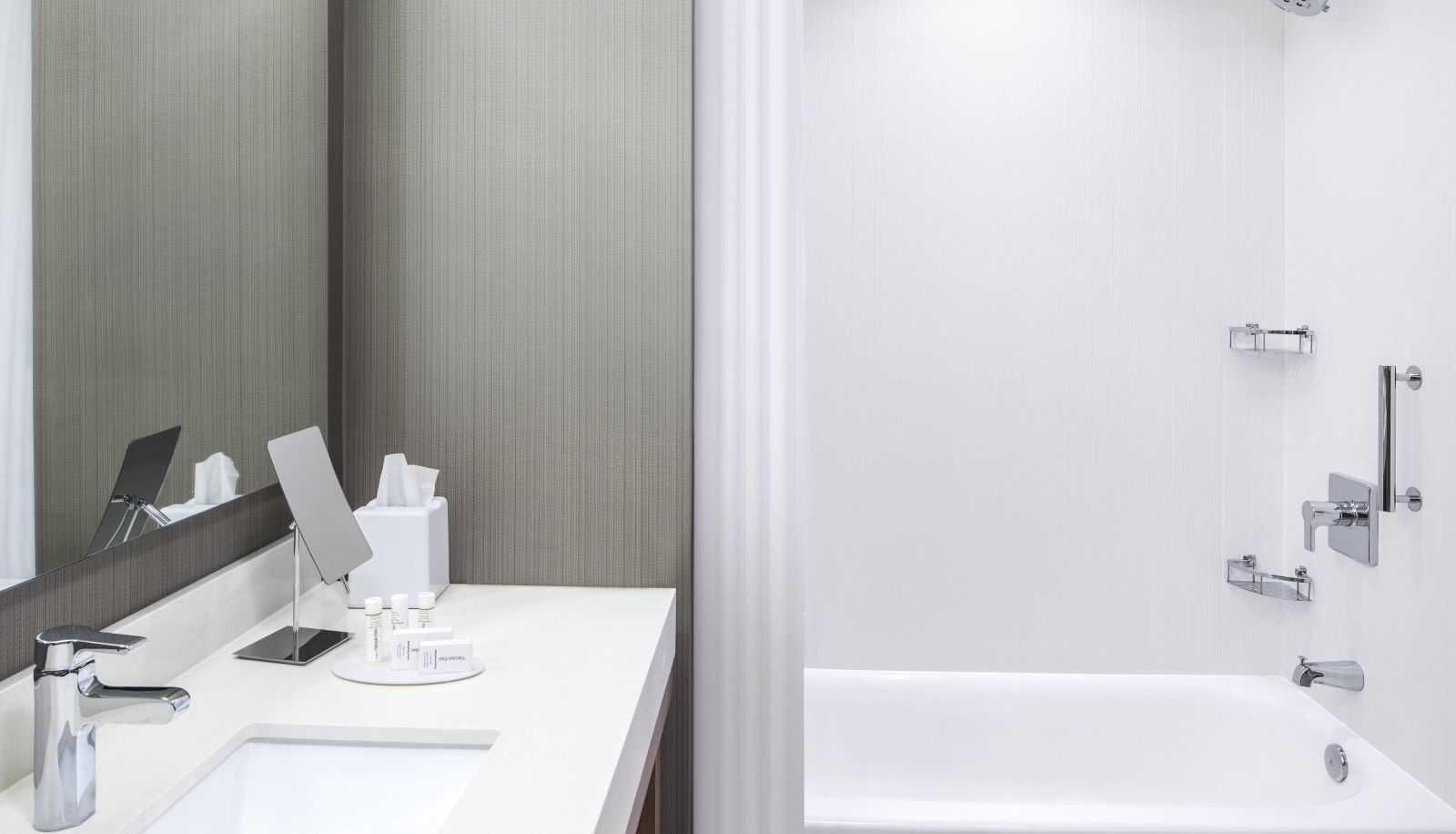 Room - Courtyard by Marriott Wayne Fairfield
