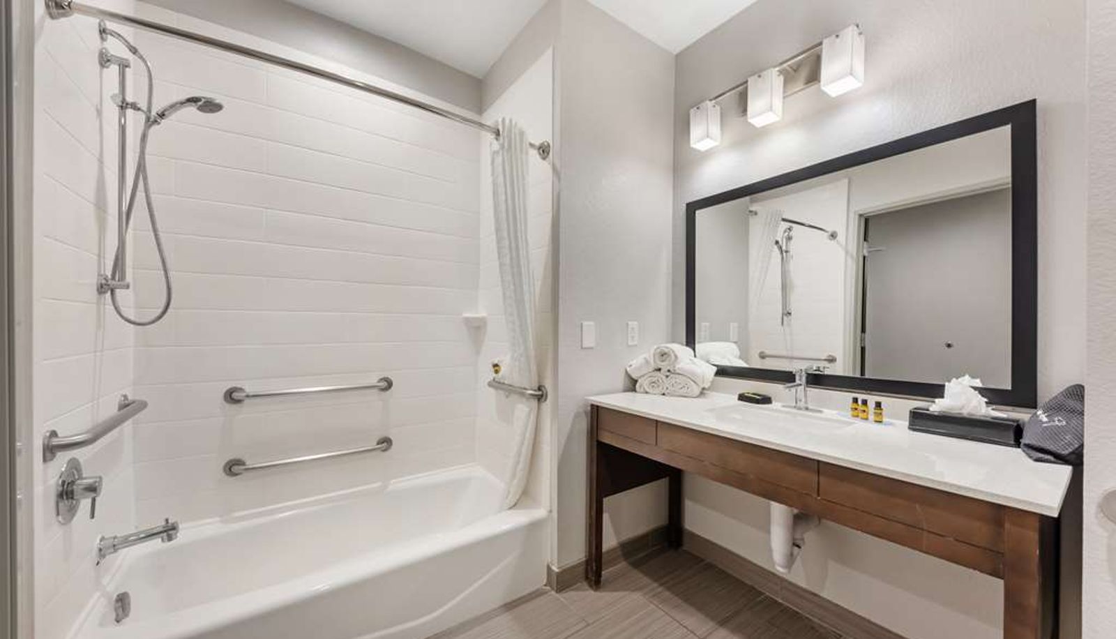Room - Best Western Plus Buda Austin Inn & Suites