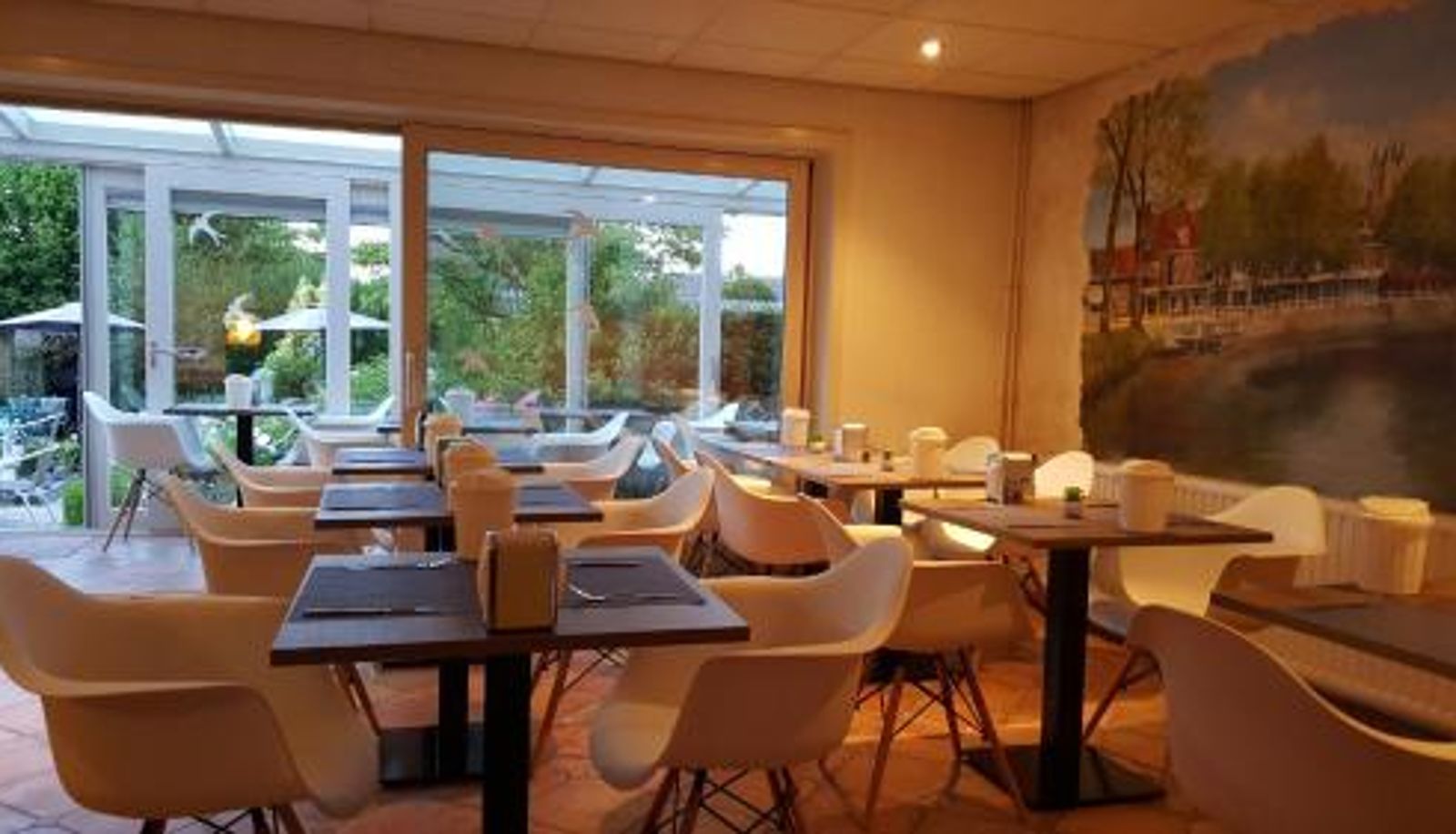Frühstücksraum innerhalb des Restaurants - Hotel Le Provencal