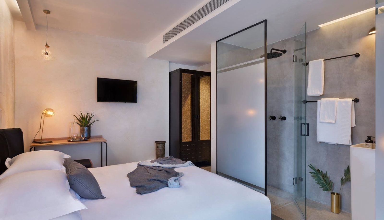 Zimmer - The Vera Hotel