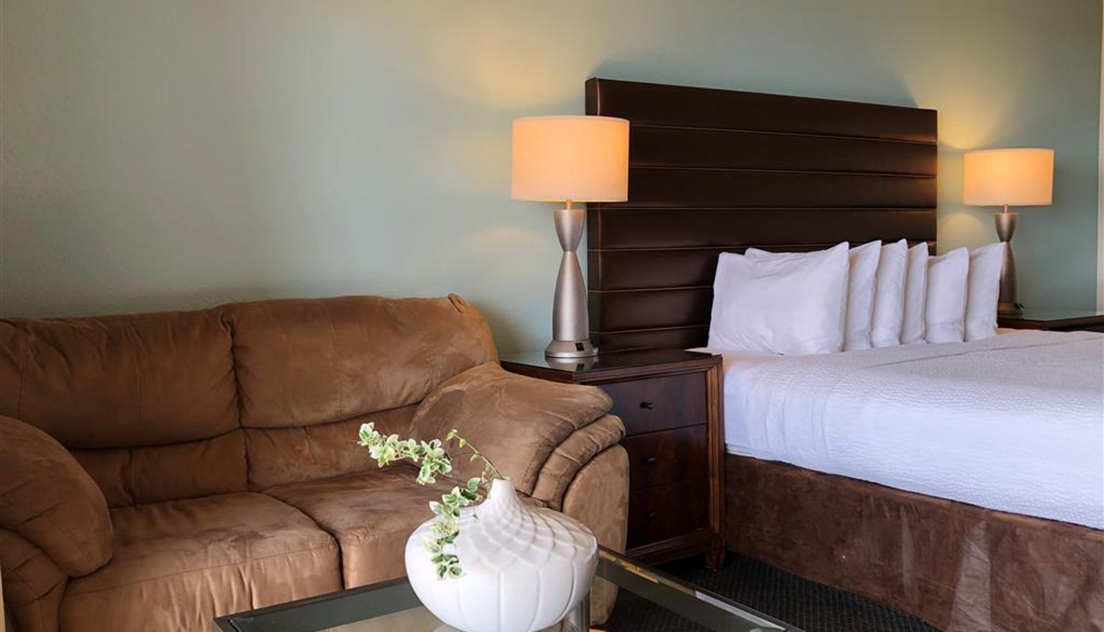 Zimmer - SureStay Plus by Best Western Gold Beach