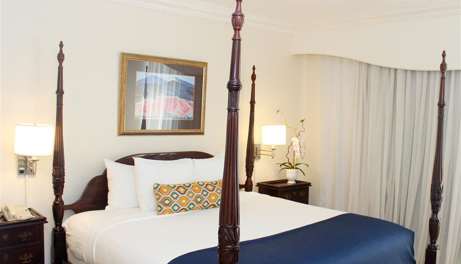 Suite - Courtleigh Hotel and Suites