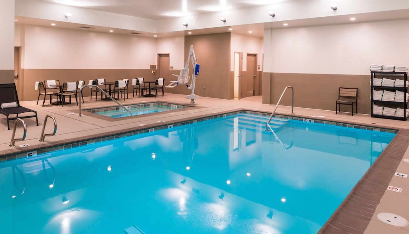 Pool - Courtyard by Marriott Eugene Downtown