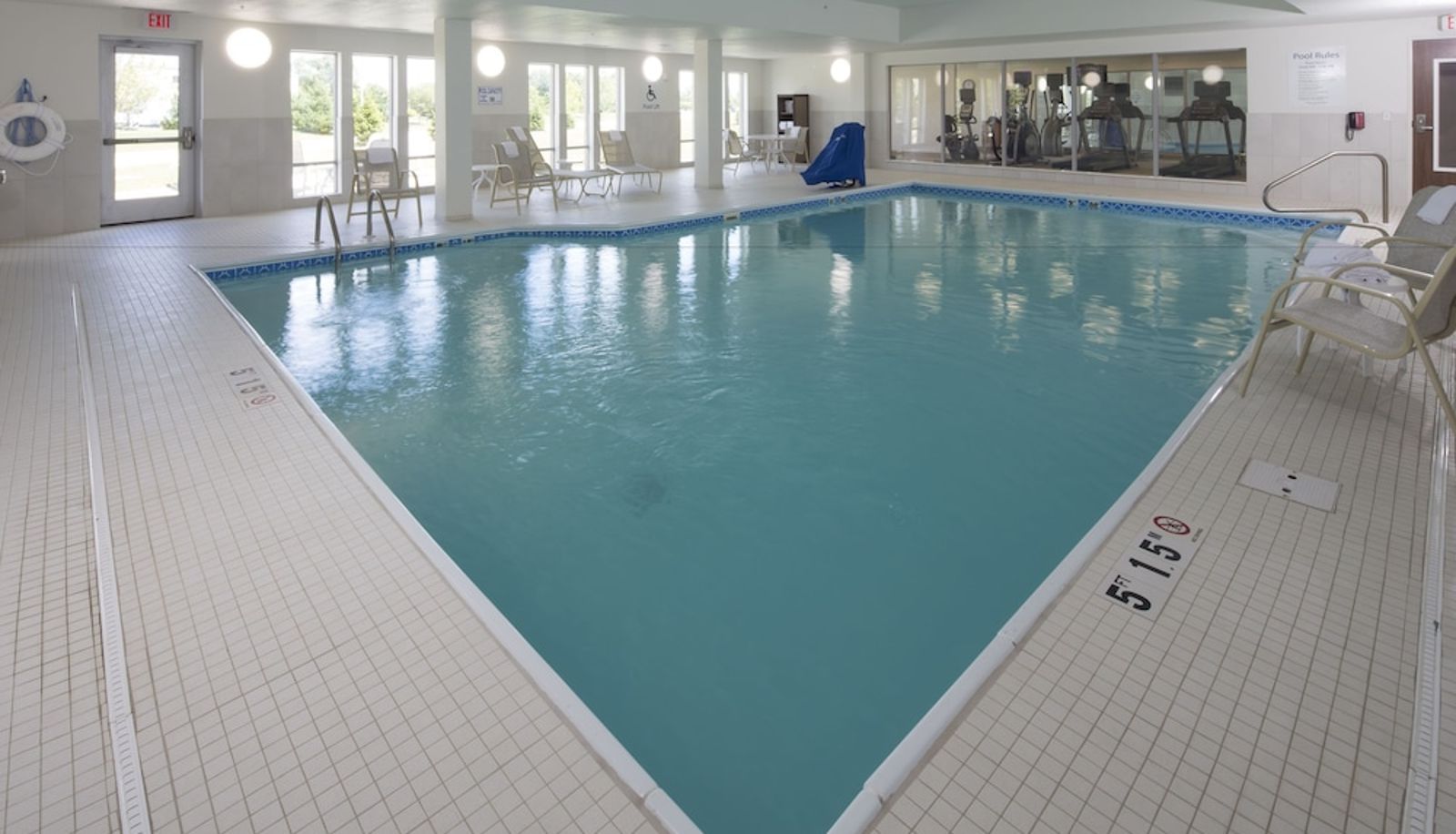 Zwembad - Holiday Inn Express & Suites GAYLORD by IHG