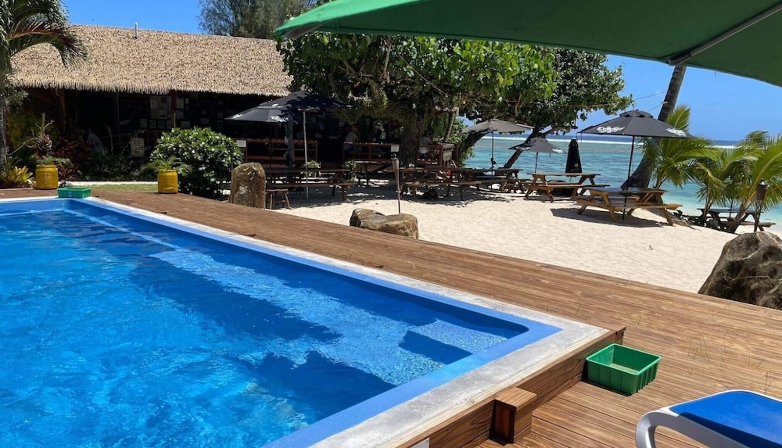 Piscina - Aroa Beachside Resort