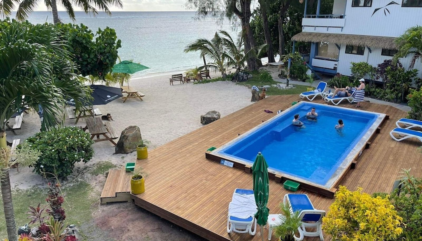 Piscina - Aroa Beachside Resort