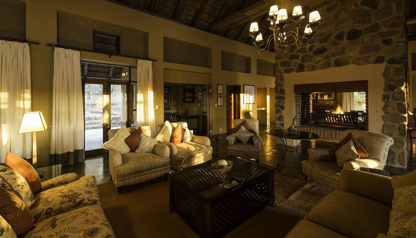 Hall - Ekuthuleni Lodge
