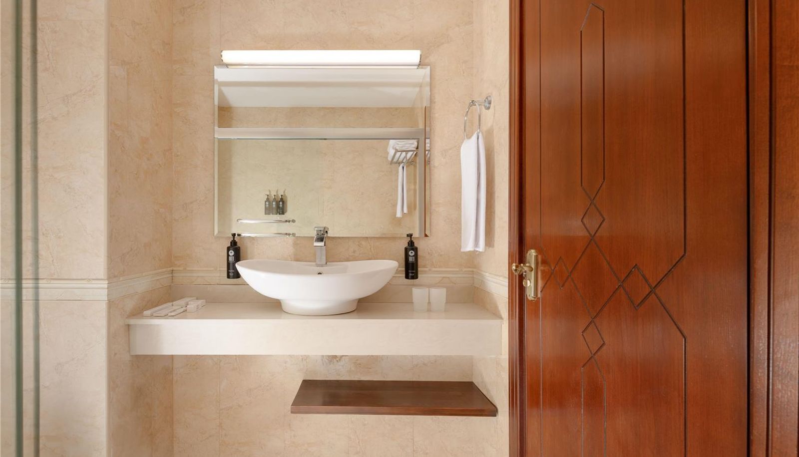 Room - Ramada Plaza by Wyndham Gence