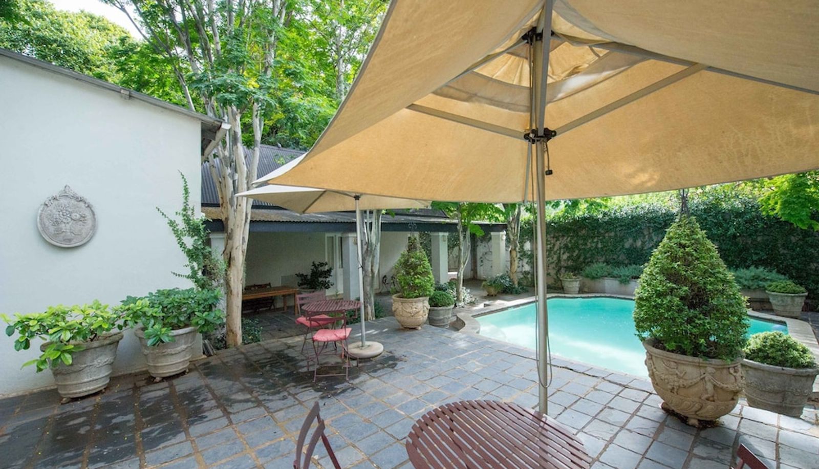 Pool - Osborne House - Guest House