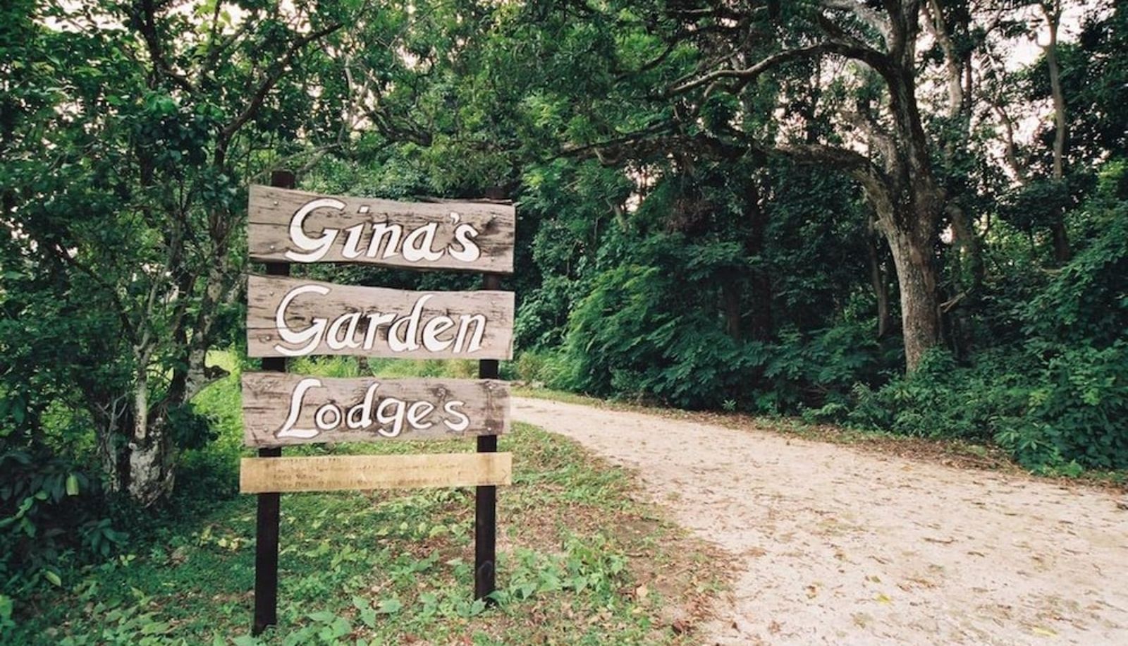 Hall - Gina's Garden Lodges