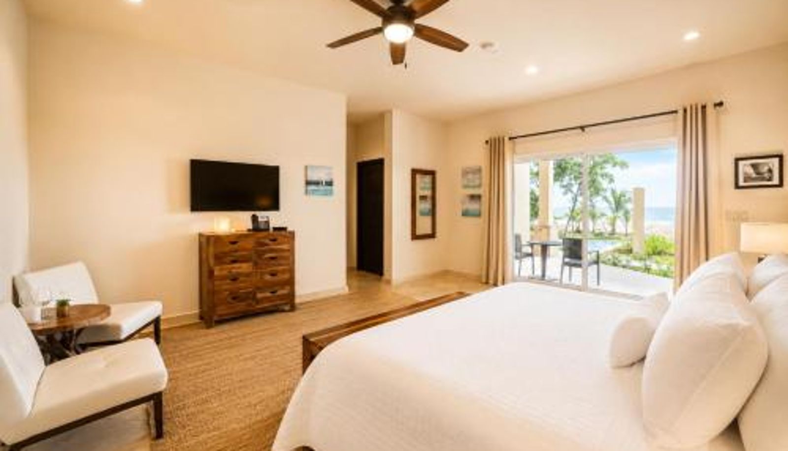 Info - Red Frog Beach Island Resort