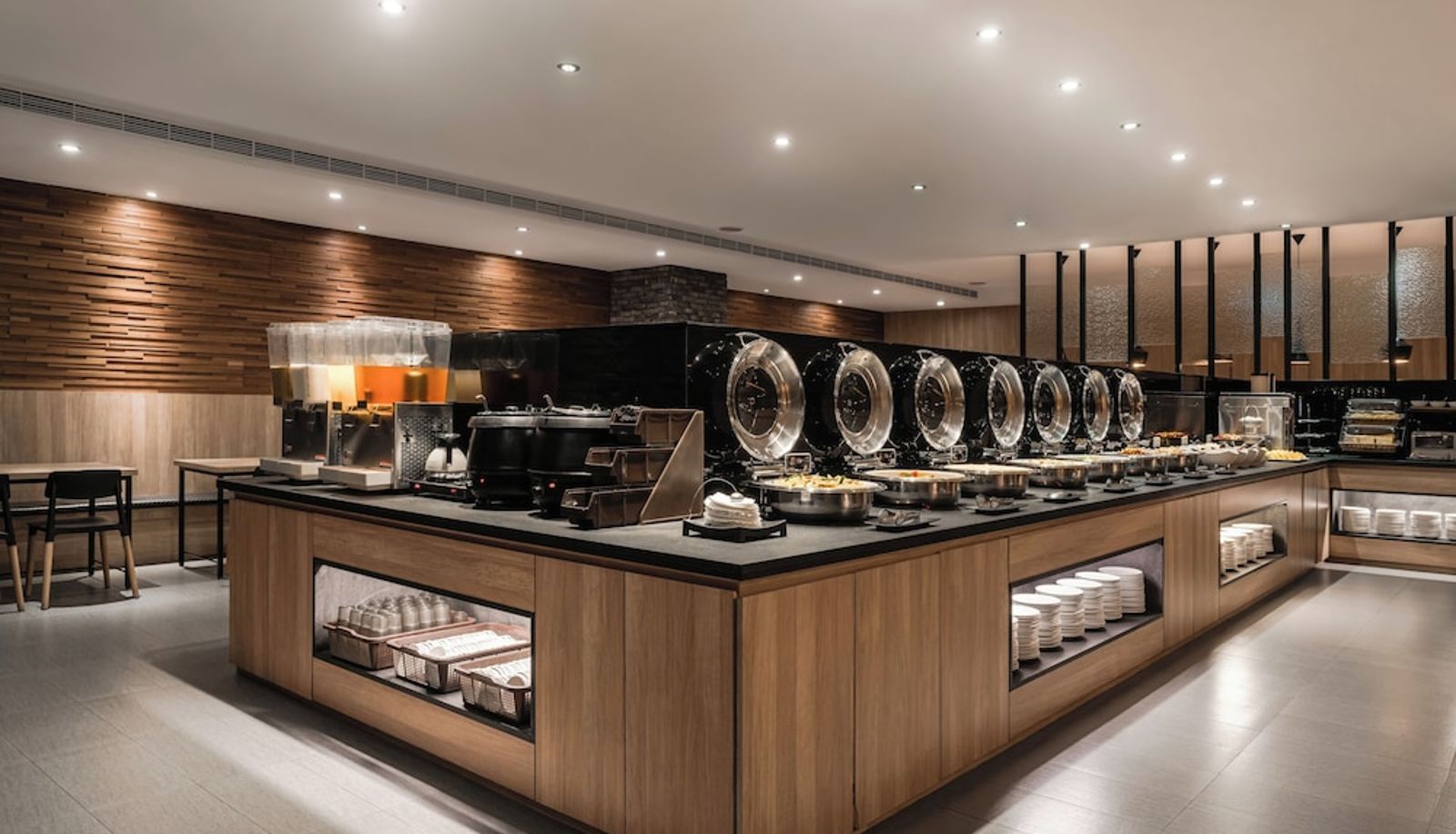 Ristorante - The Riverside Hotel International
