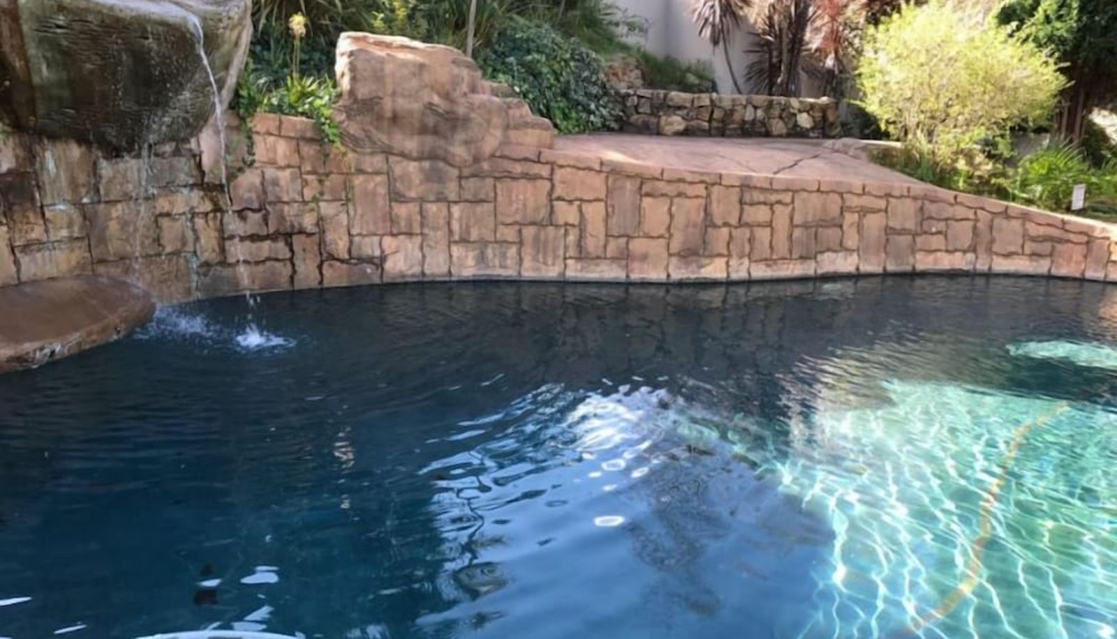 Piscina - The Highlander Hotel
