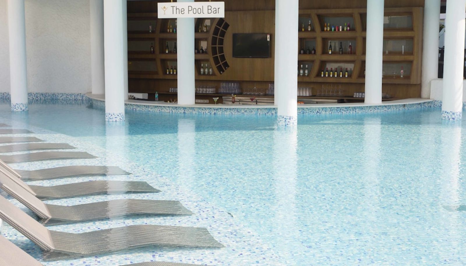 Piscine - The Deltin Hotel