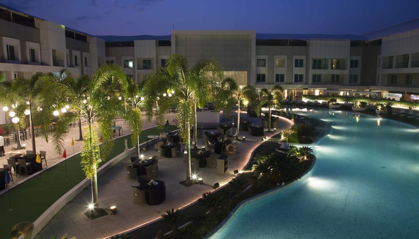 Piscine - The Deltin Hotel