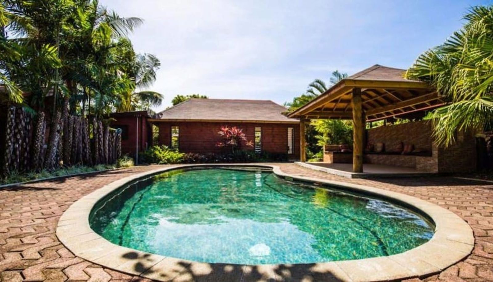 Piscina - Eden's Edge Hotel