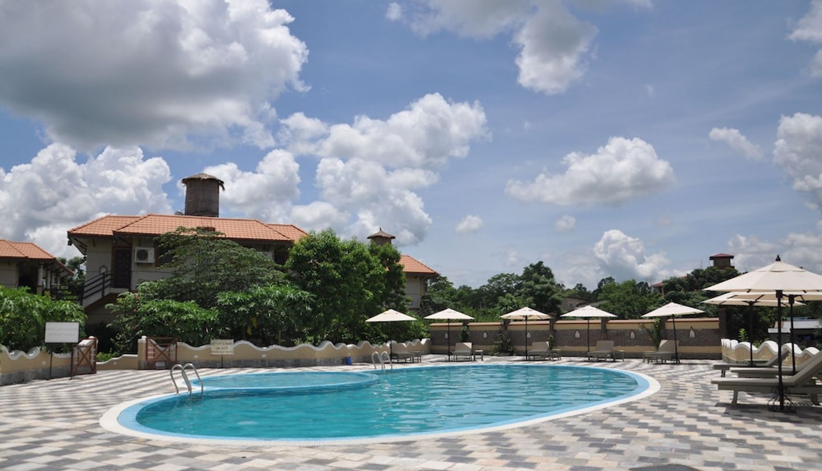 Pool - Green Park Chitwan
