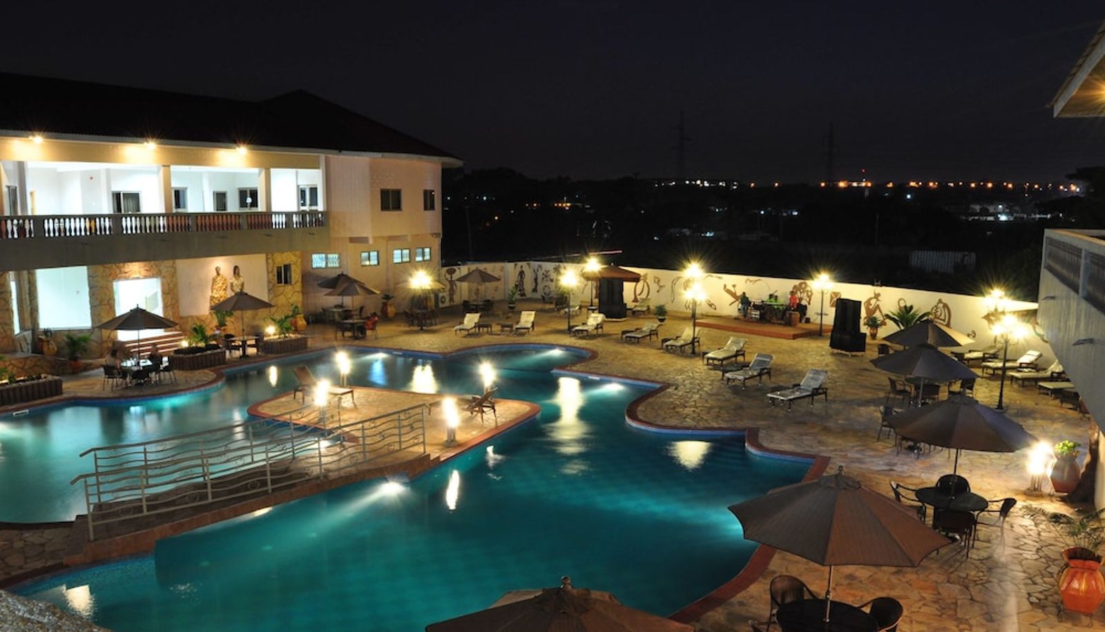 Pool - Mensvic Grand Hotel