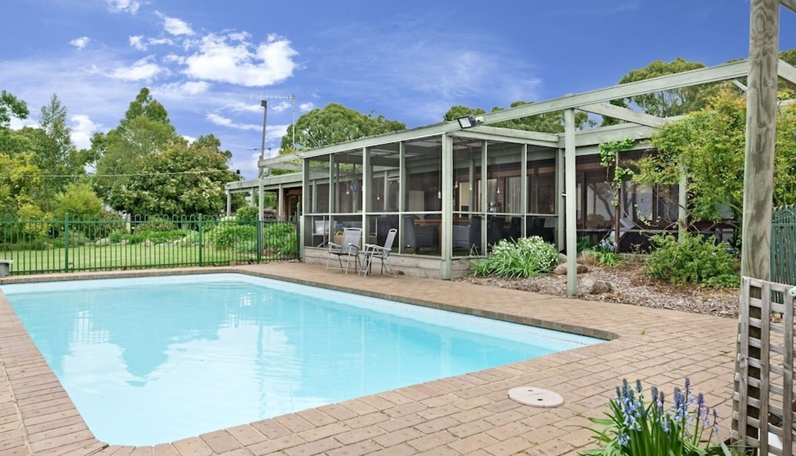 Zwembad - Gisborne Peak Winery Cottages