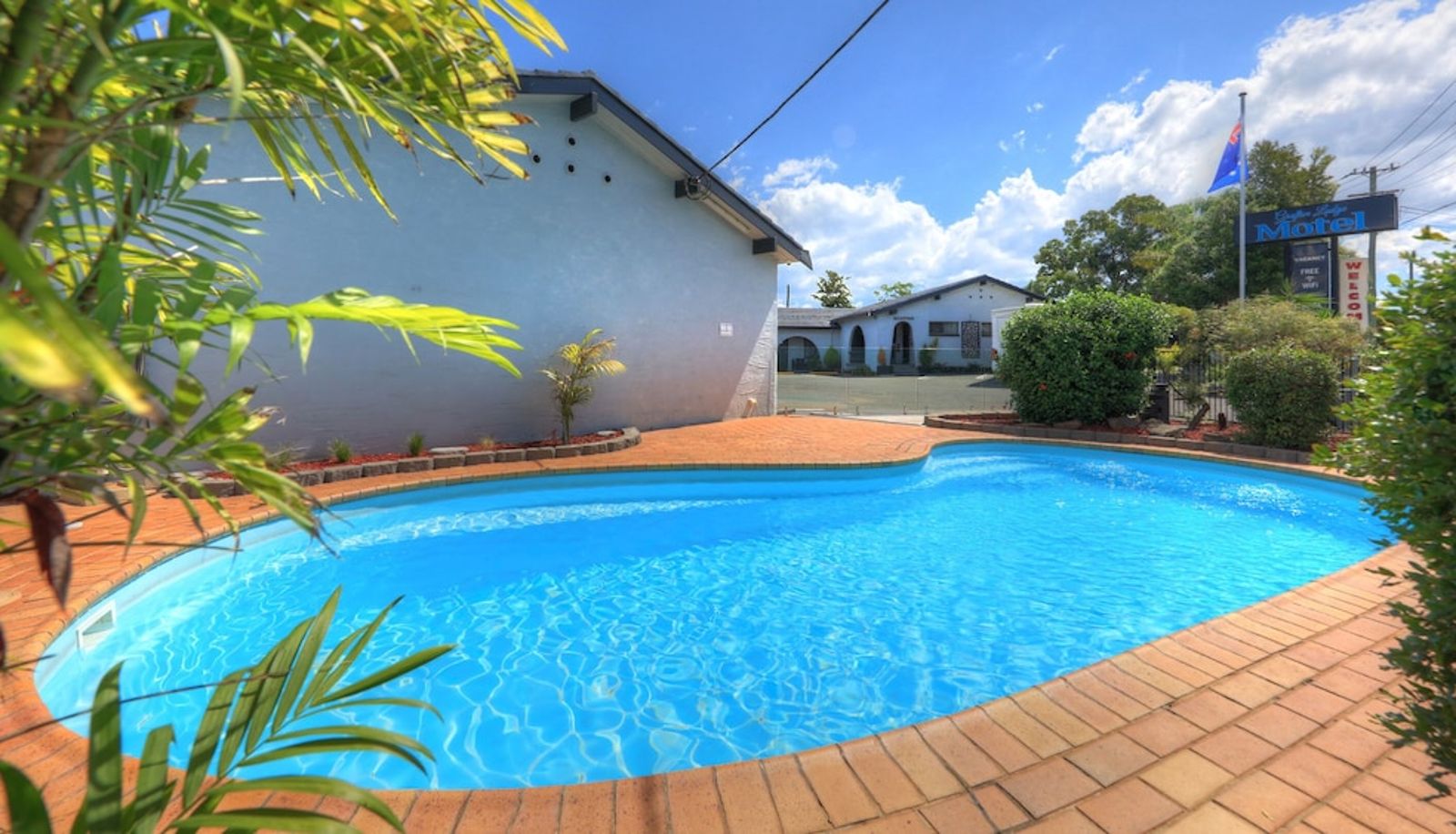 Pool - Grafton Lodge Motel