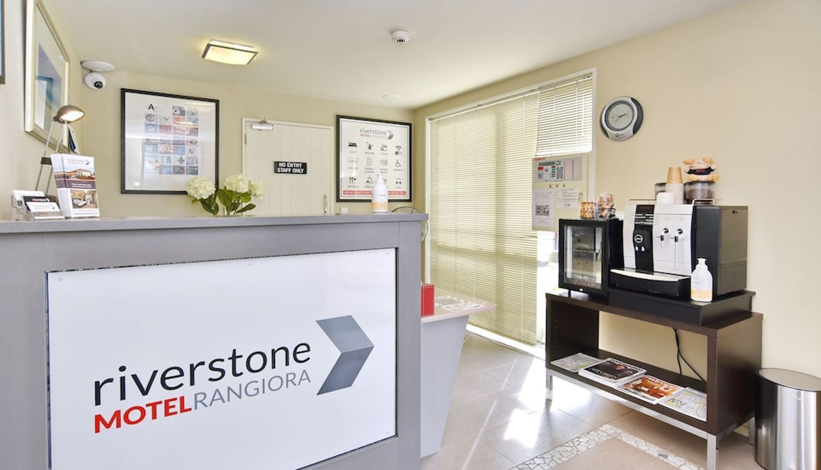 Rezeption - The Riverstone