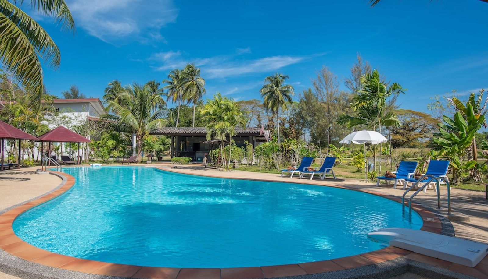 Piscina - ThaiLife Wellness and Meditation Resort