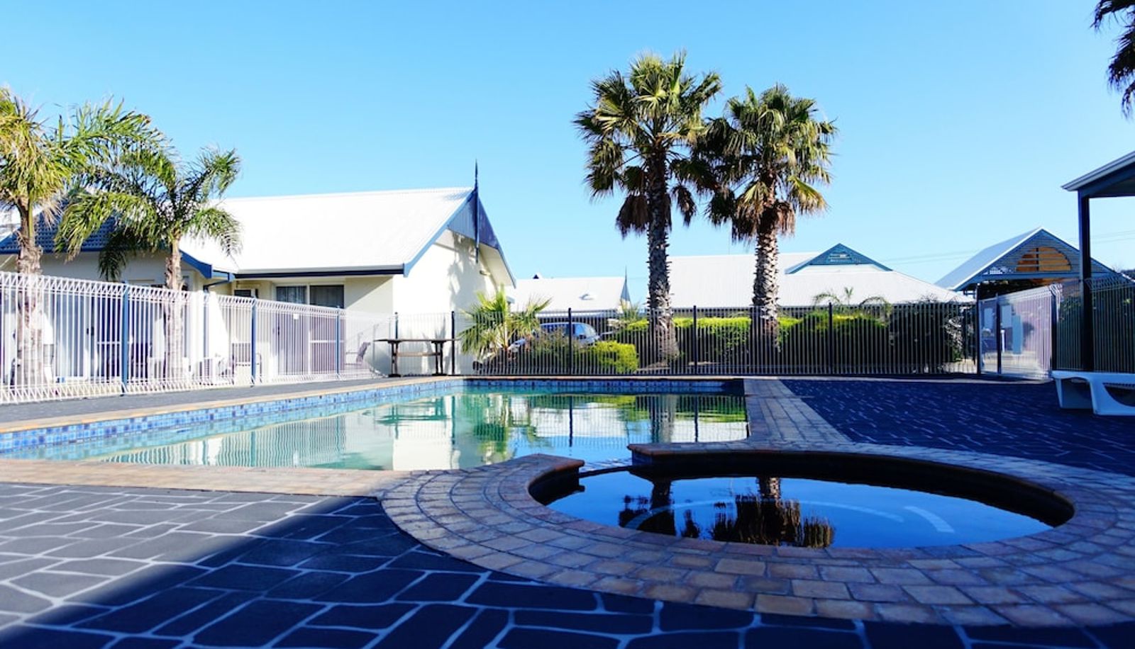 Pool - Torquay Tropicana Motel