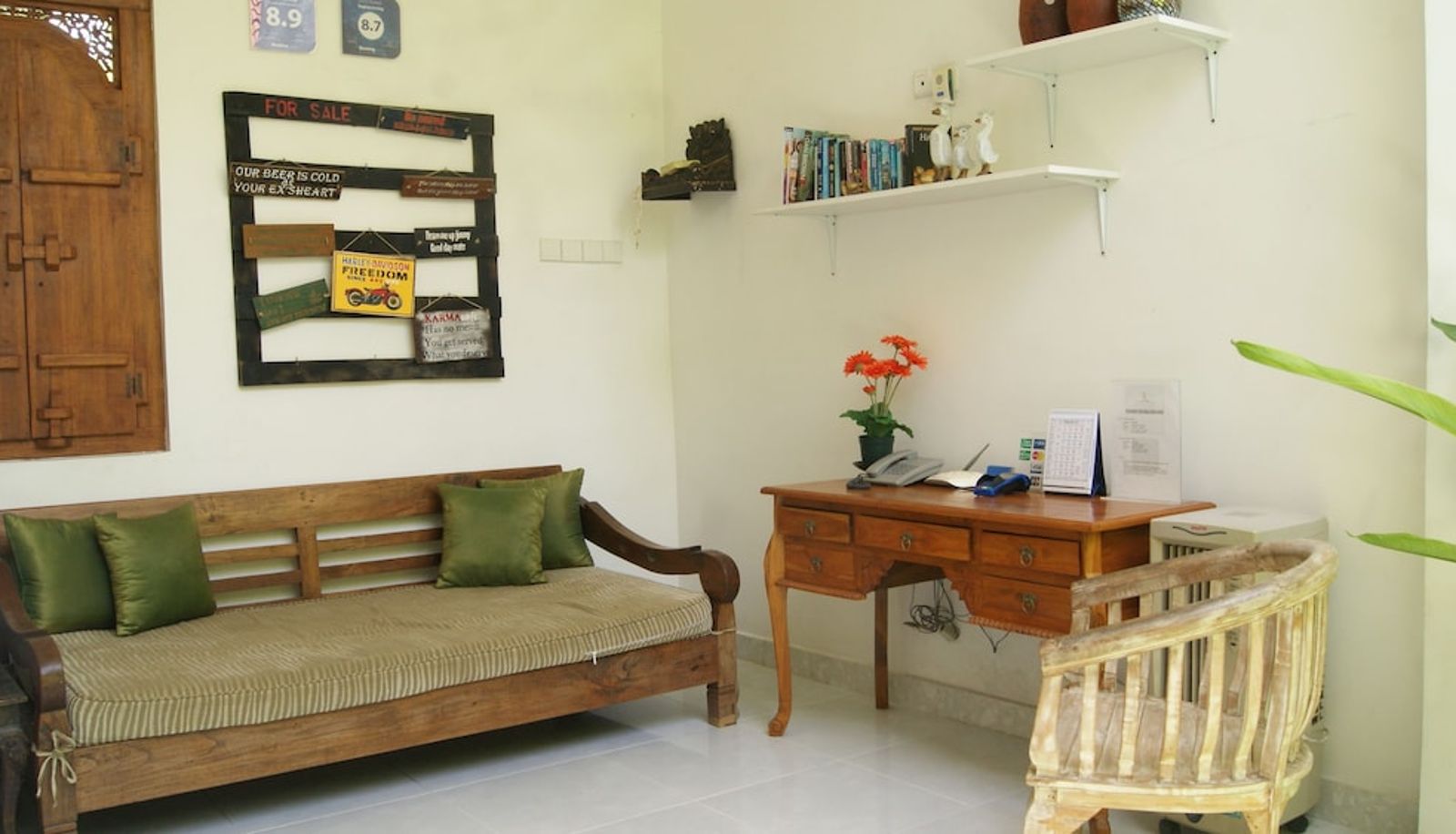 Hall - Sugiras Living