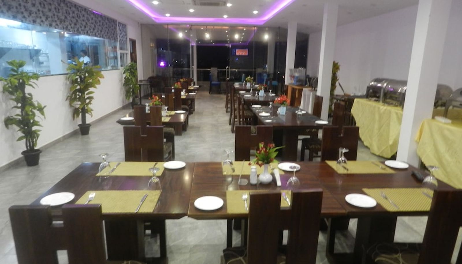 Restaurant - Pearl City Hotel