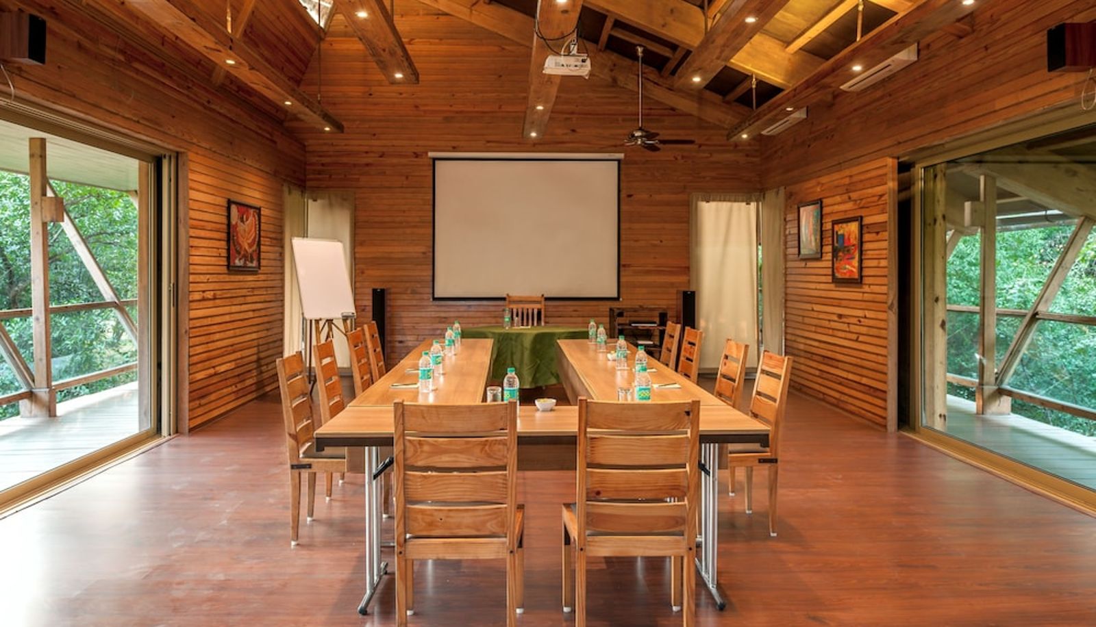 Sala de reuniones - The Machan
