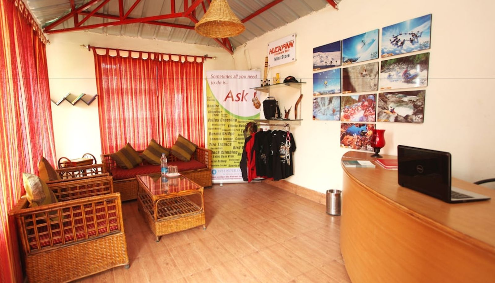 Recepción - Whispering Pines Himalayan Retreat